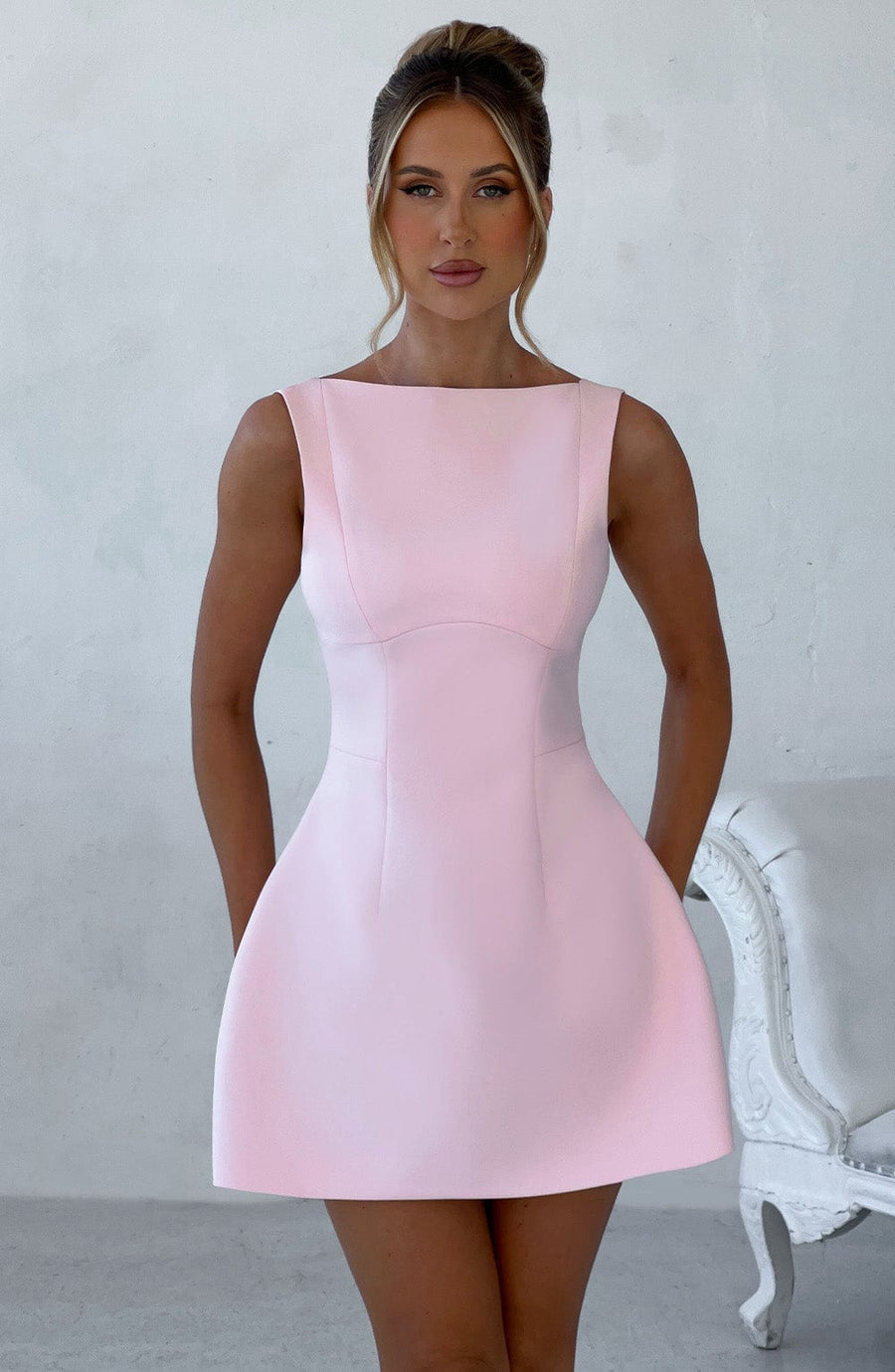 Mónica - Mini vestido de espalda abierta
