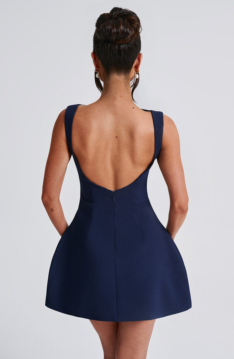 Mónica - Mini vestido de espalda abierta