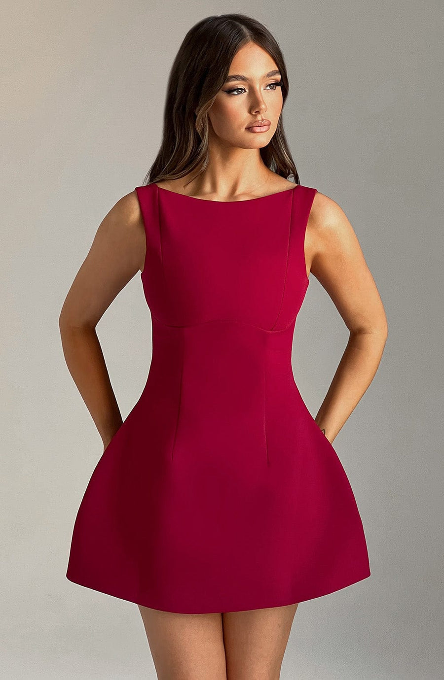Mónica - Mini vestido de espalda abierta