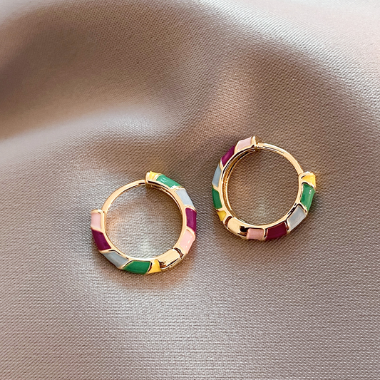 PENDIENTES CON ESMALTE EN ORO