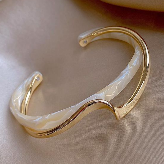 PULSERA DE ORO CON ÓPALO BLANCO